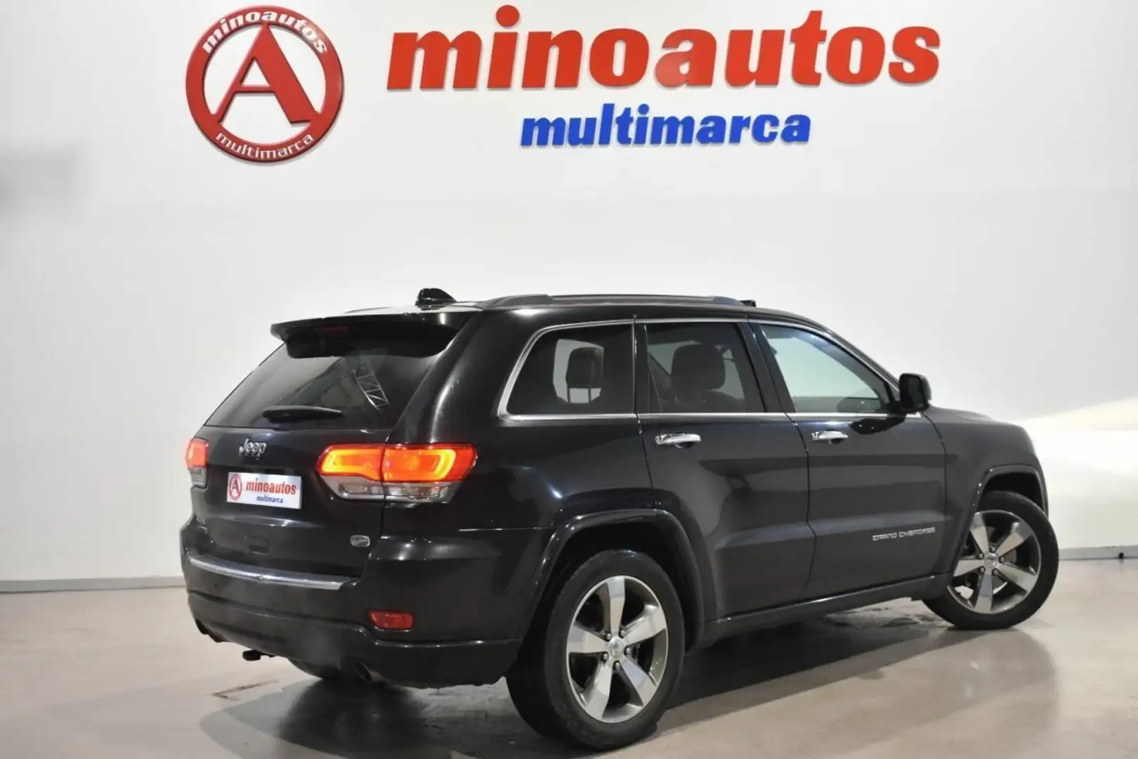 Jeep Grand Cherokee 3.0 Multijet Overland Aut. 184kW Schwarz - 2