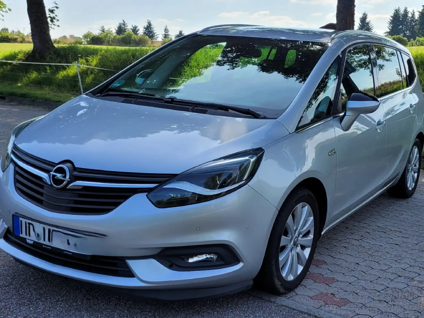 Opel Zafira Tourer Zafira Tourer 1.6 CDTI ecoFLEX Start/Stop drive Silber - 1