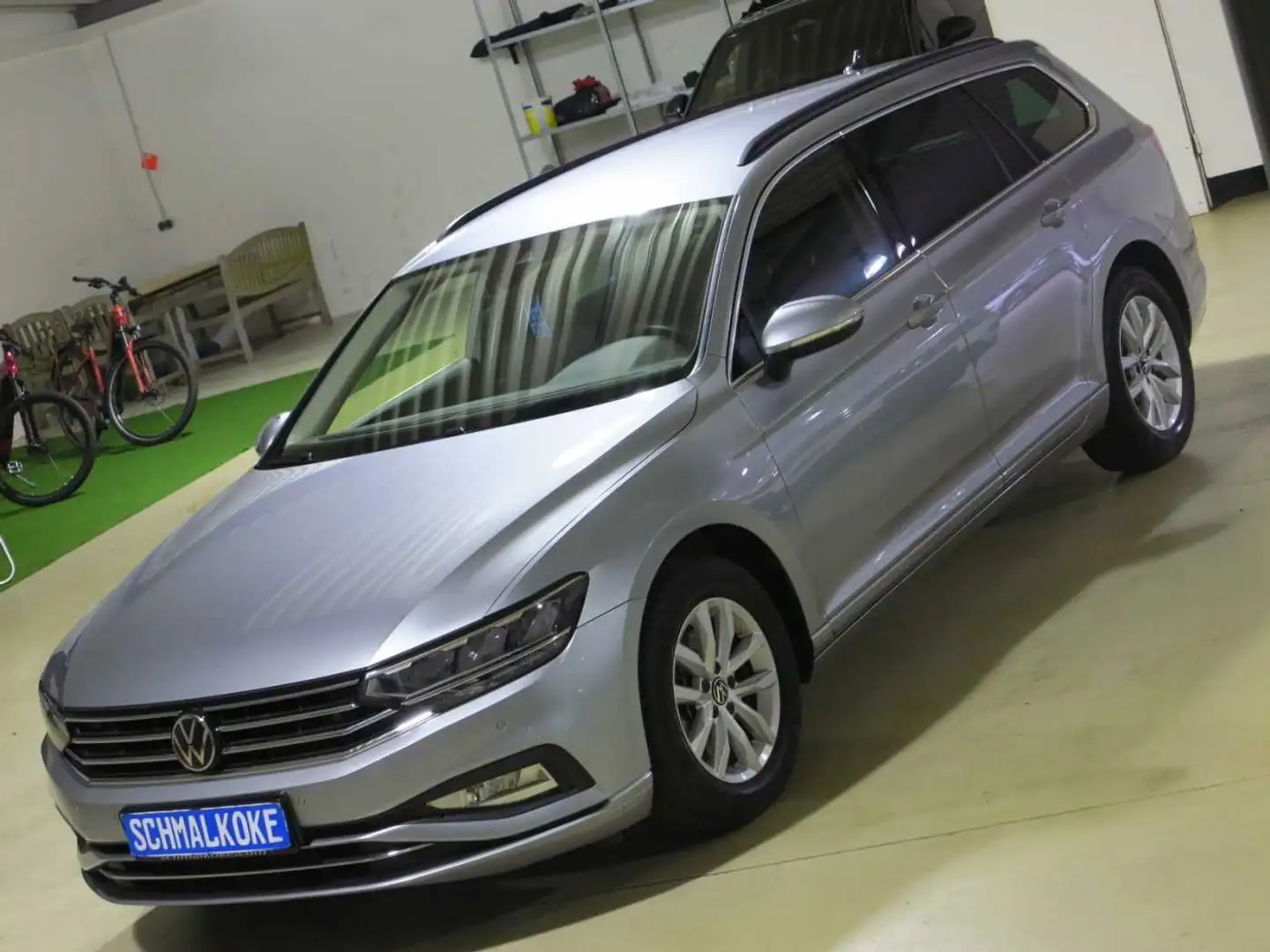 Volkswagen Passat Variant 1.5 TSI OPF DSG7 Business AHK Nav Silber - 2