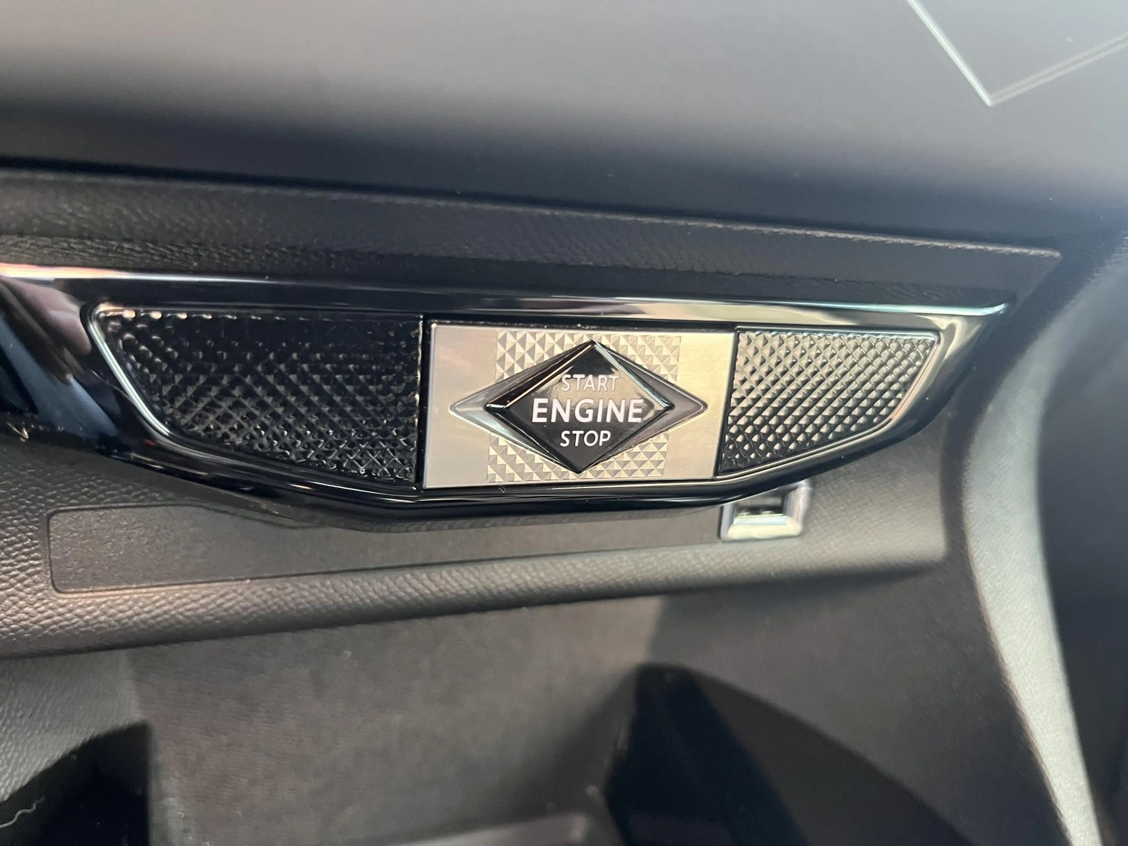 DS Automobiles DS 3 Crossback E-Tense Performance Line+ 50 kWh — photo 15
