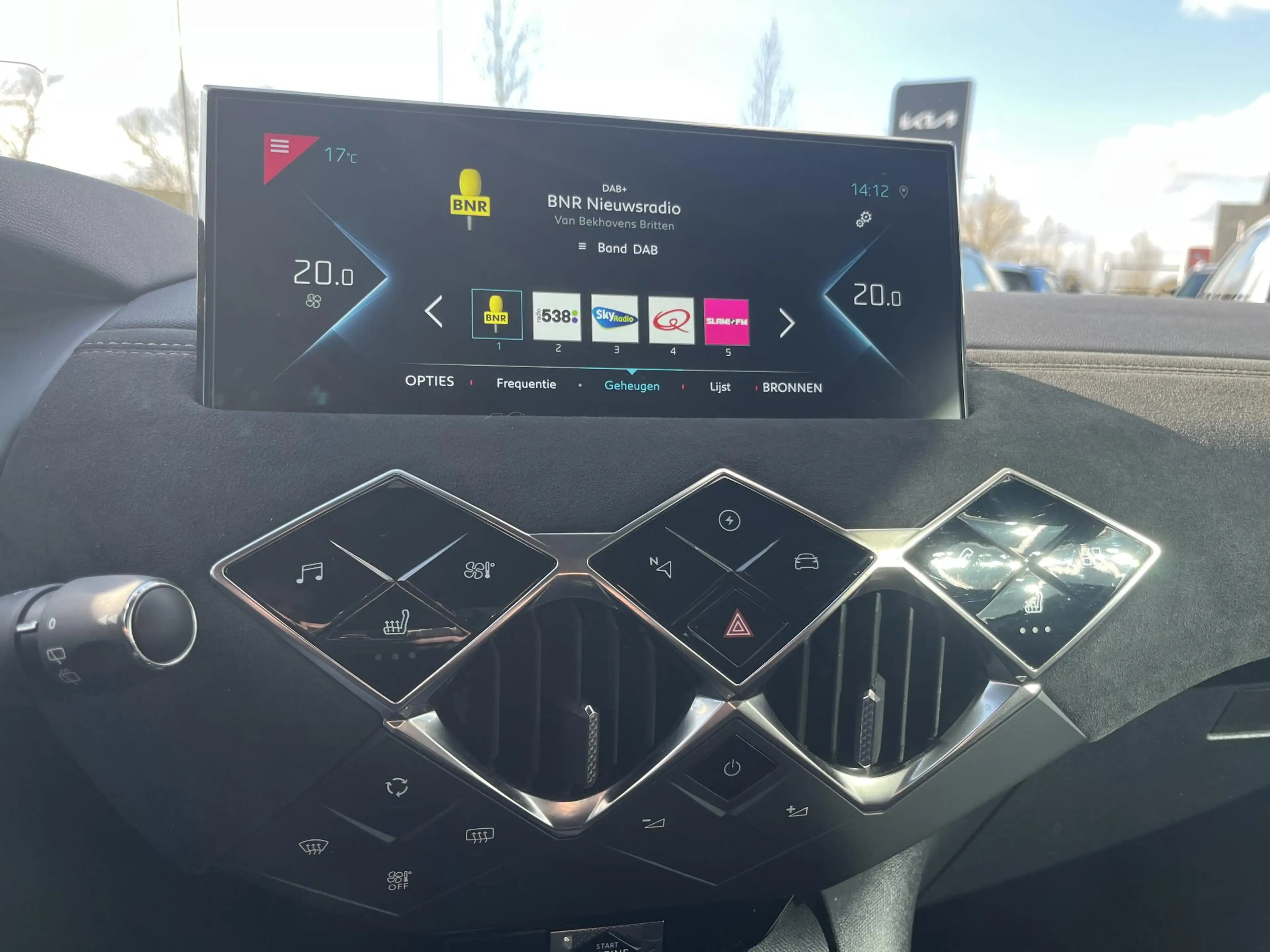 DS Automobiles DS 3 Crossback E-Tense Performance Line+ 50 kWh — photo 12