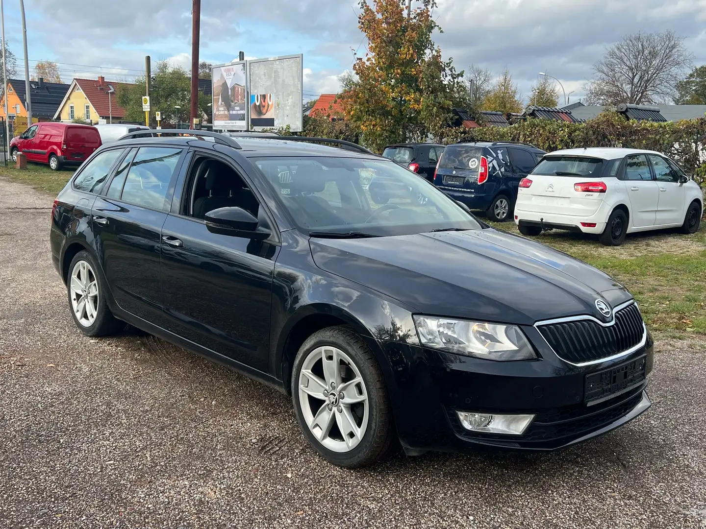 Skoda Octavia 1.6 TDI Combi Ambition *NAVI+PDC+AHK*+1.HAND* Schwarz - 2