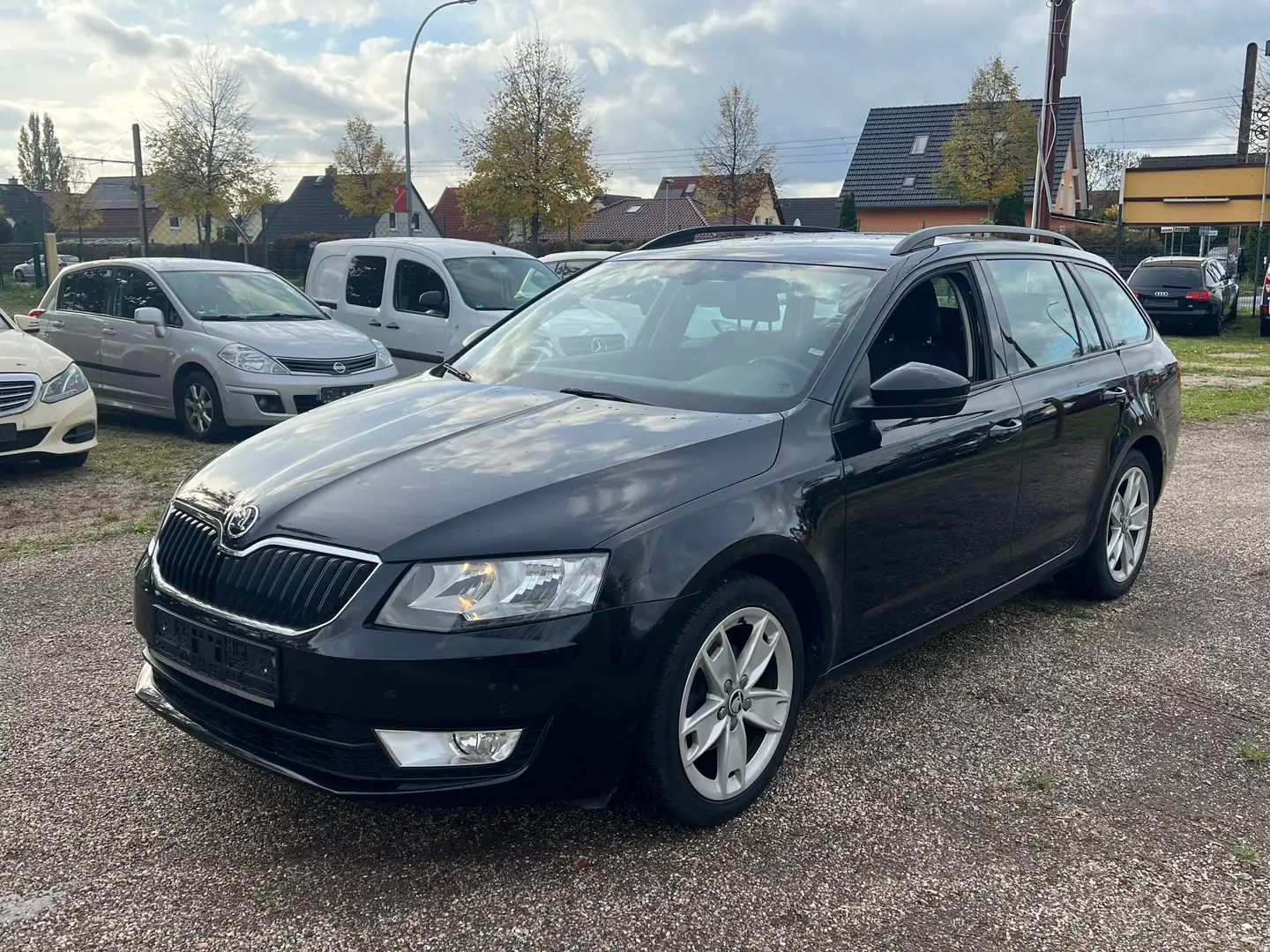 Skoda Octavia 1.6 TDI Combi Ambition *NAVI+PDC+AHK*+1.HAND* Schwarz - 1