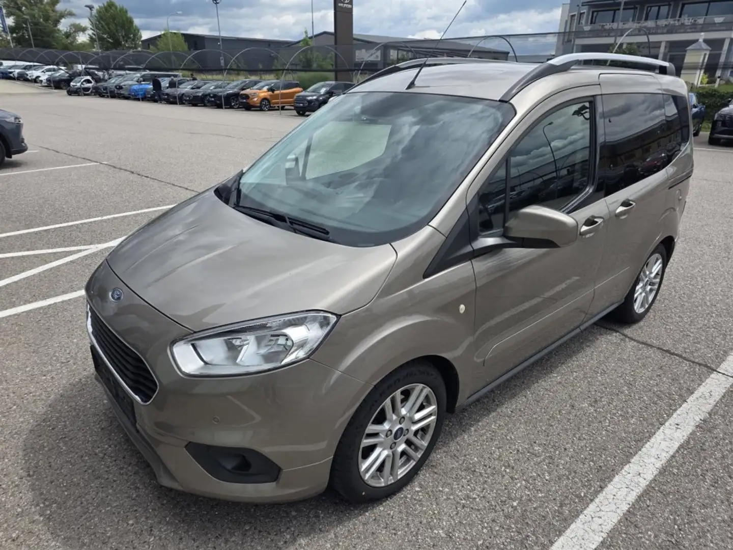 Ford Tourneo Courier Titanium 1,0 Ecoboost Heckschaden!!! Silber - 2
