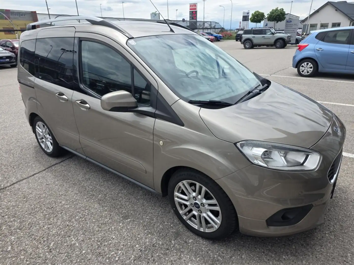 Ford Tourneo Courier Titanium 1,0 Ecoboost Heckschaden!!! Silber - 1