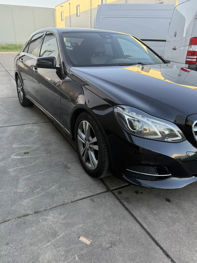 Mercedes-Benz E 220 Amb. Avant. Чёрный - 2