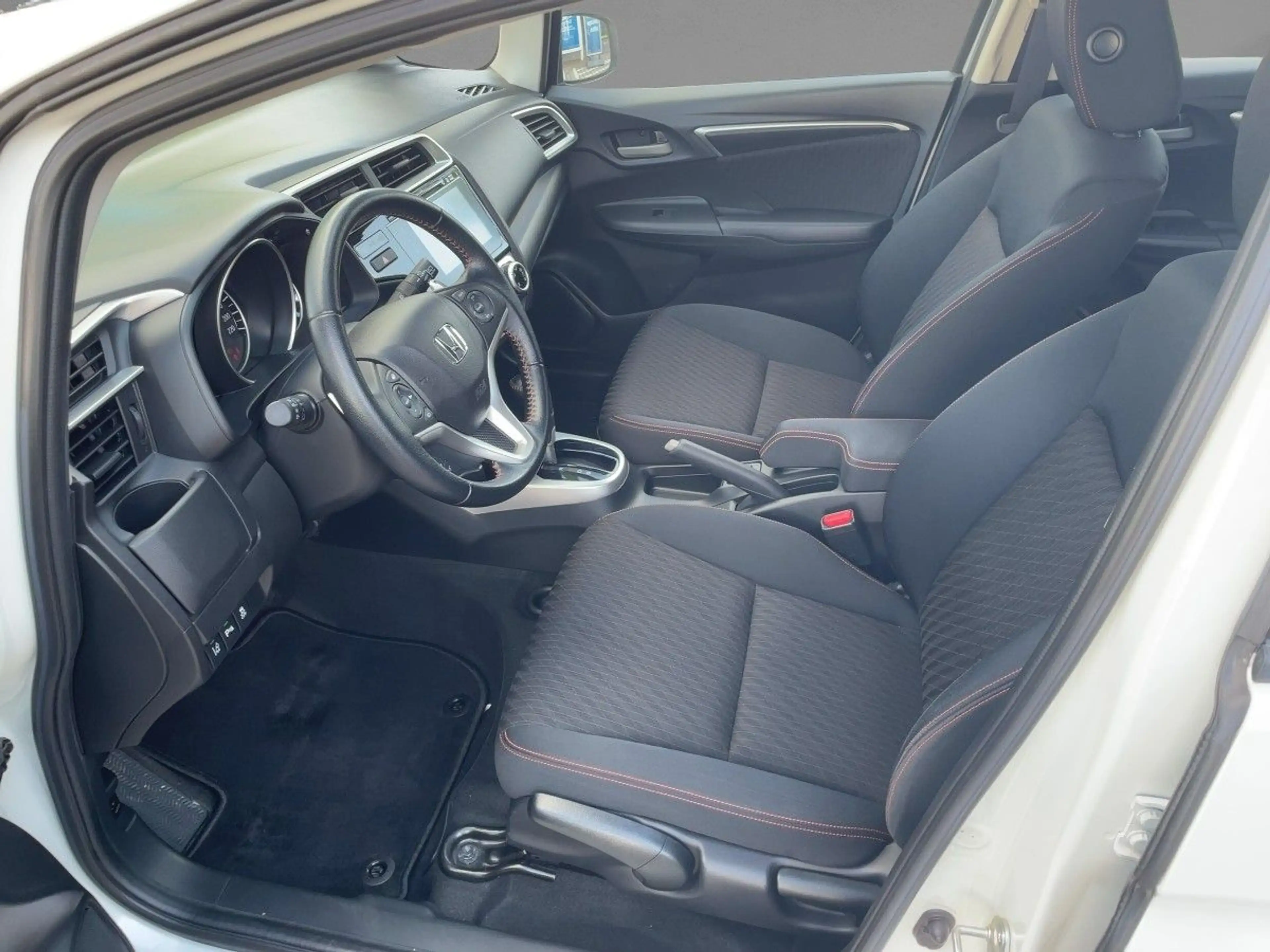 Honda Jazz 1.5 i-VTEC Dynamic Automatik LED+SHZ+LM — photo 9