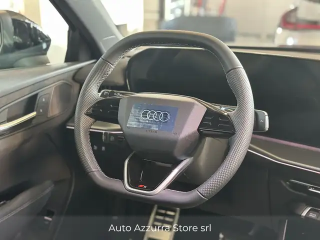 Audi Q3 view 12