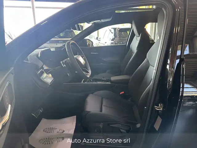 Audi Q3 view 9