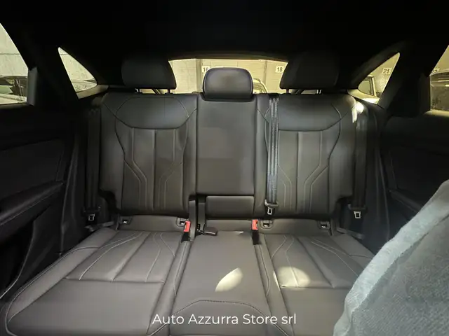 Audi Q3 view 15
