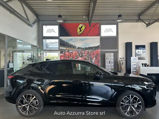 Audi Q3 view 3