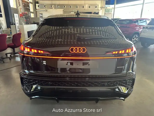 Audi Q3 view 5