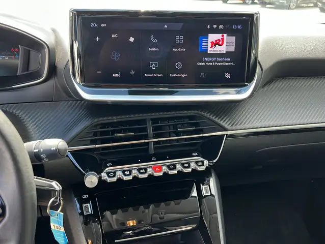 Peugeot 208 view 9