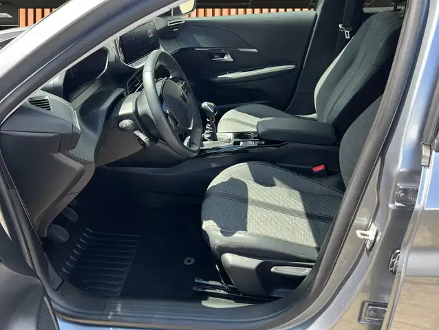 Peugeot 208 view 10