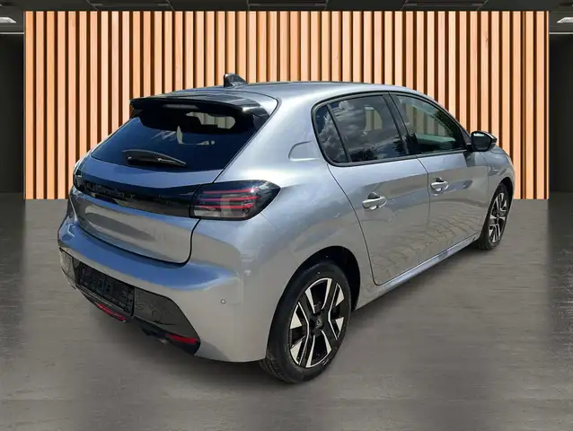 Peugeot 208 view 5