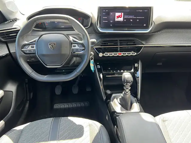 Peugeot 208 view 3