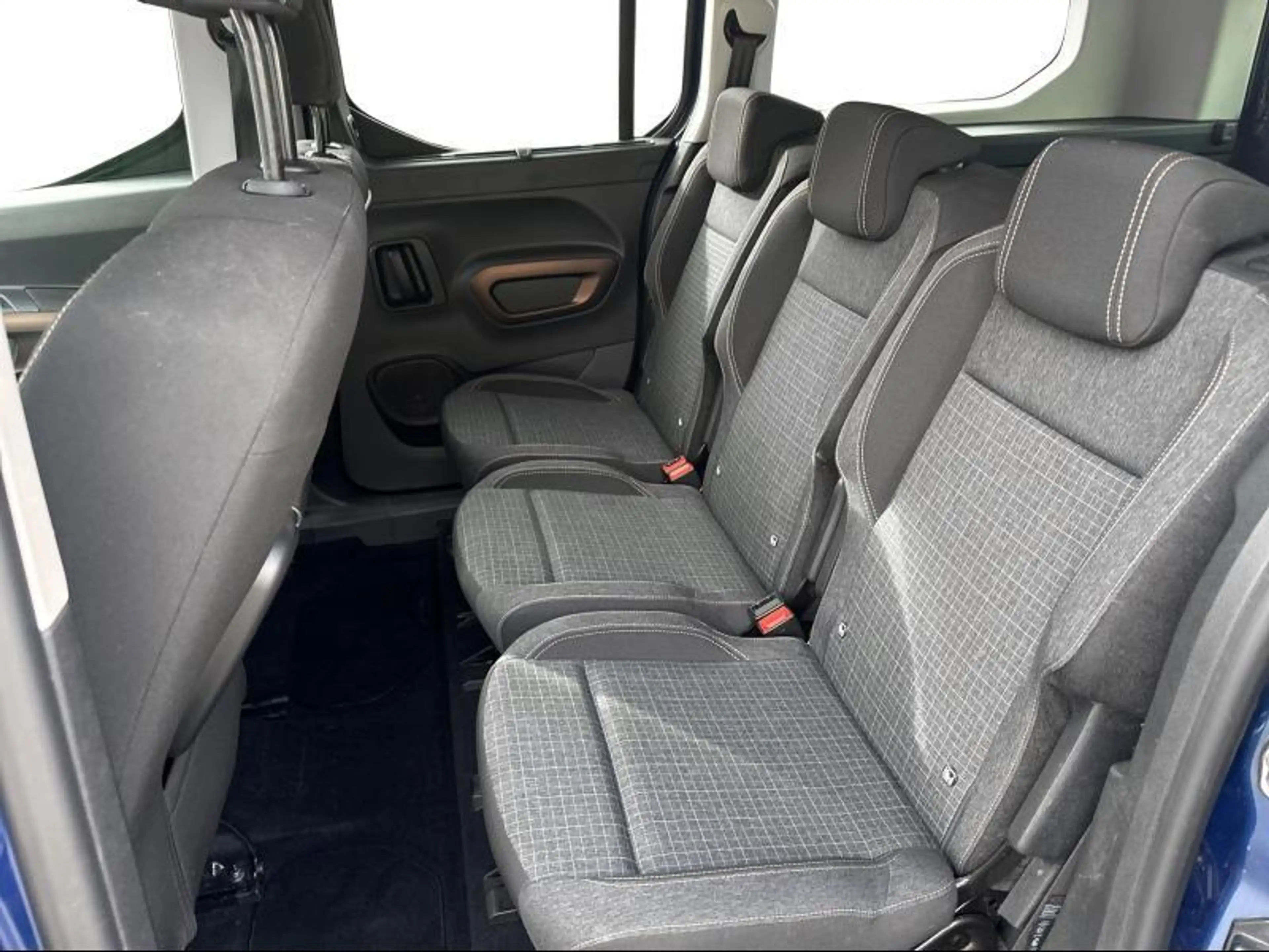 Peugeot Rifter L2 1.2 PT 130 EAT8 GT Line — photo 9