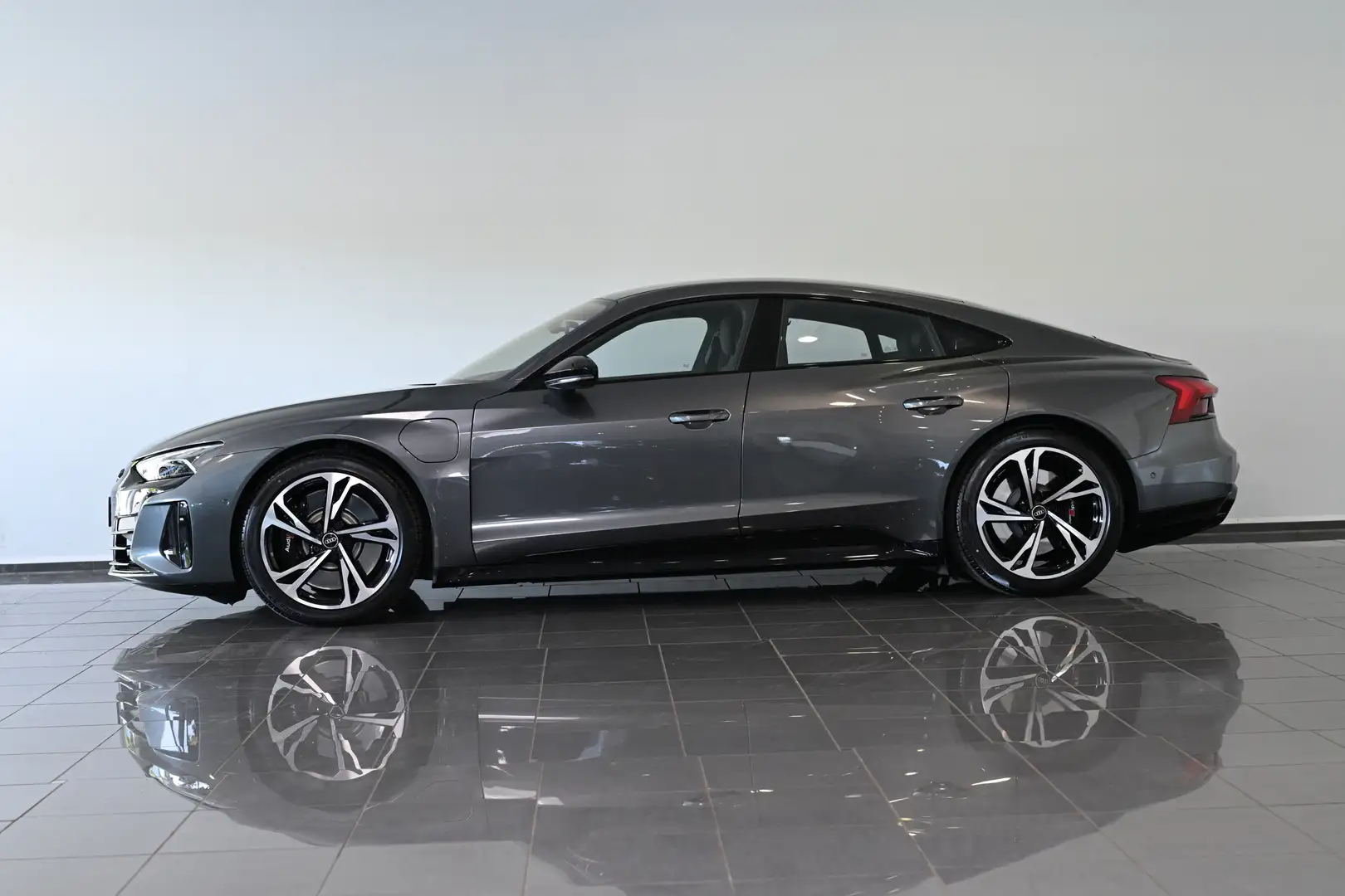 Audi e-tron GT Quattro Pano HUD B&O Matrix Laser 20 Gris - 1