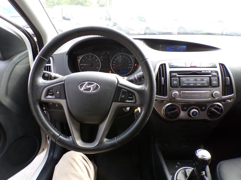 Hyundai i20 1.2 84cv Blanc 06/13 Airco Radio CD USB — photo 9