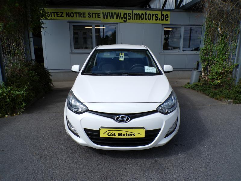 Hyundai i20 1.2 84cv Blanc 06/13 Airco Radio CD USB — photo 2