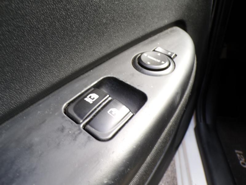 Hyundai i20 1.2 84cv Blanc 06/13 Airco Radio CD USB — photo 8
