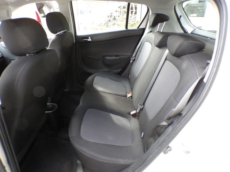 Hyundai i20 1.2 84cv Blanc 06/13 Airco Radio CD USB — photo 7