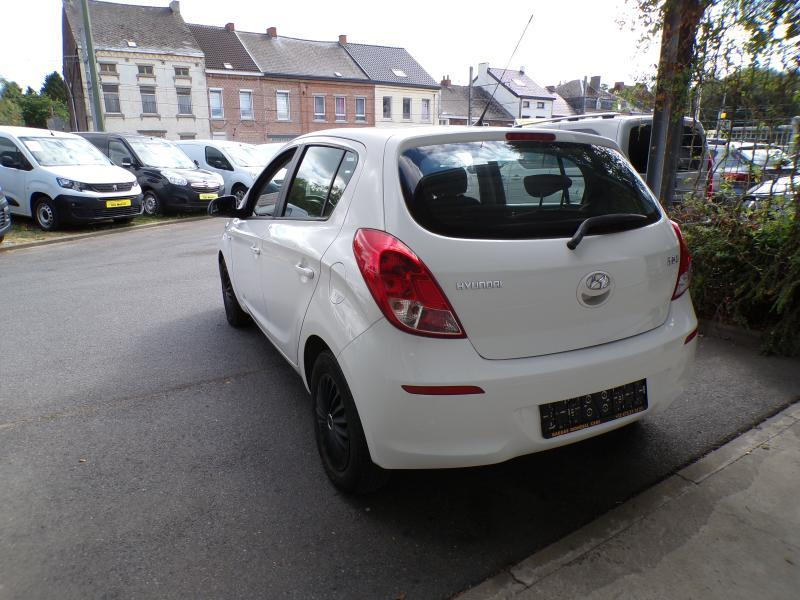 Hyundai i20 1.2 84cv Blanc 06/13 Airco Radio CD USB — photo 5