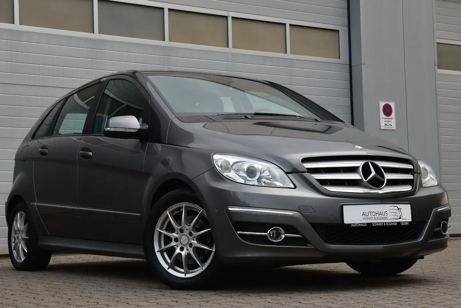 Mercedes-Benz B 200 Klima/SHZ/Automatik/TÜV 04.2027 Gris - 1