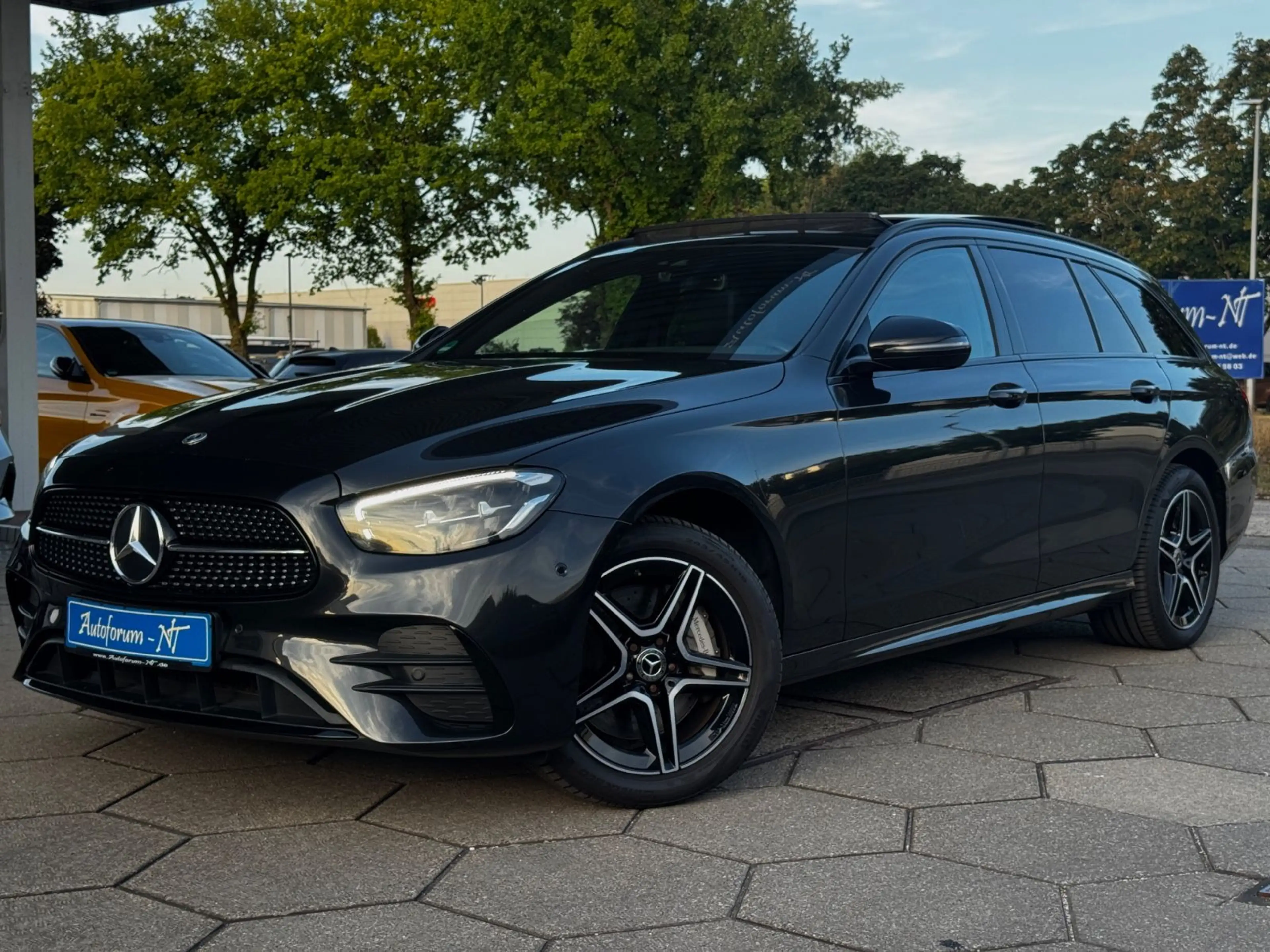 Mercedes-Benz E 300 de AMG 4MATIC/PANO/BURMESTER/MEMORY/NIGHT — photo 5