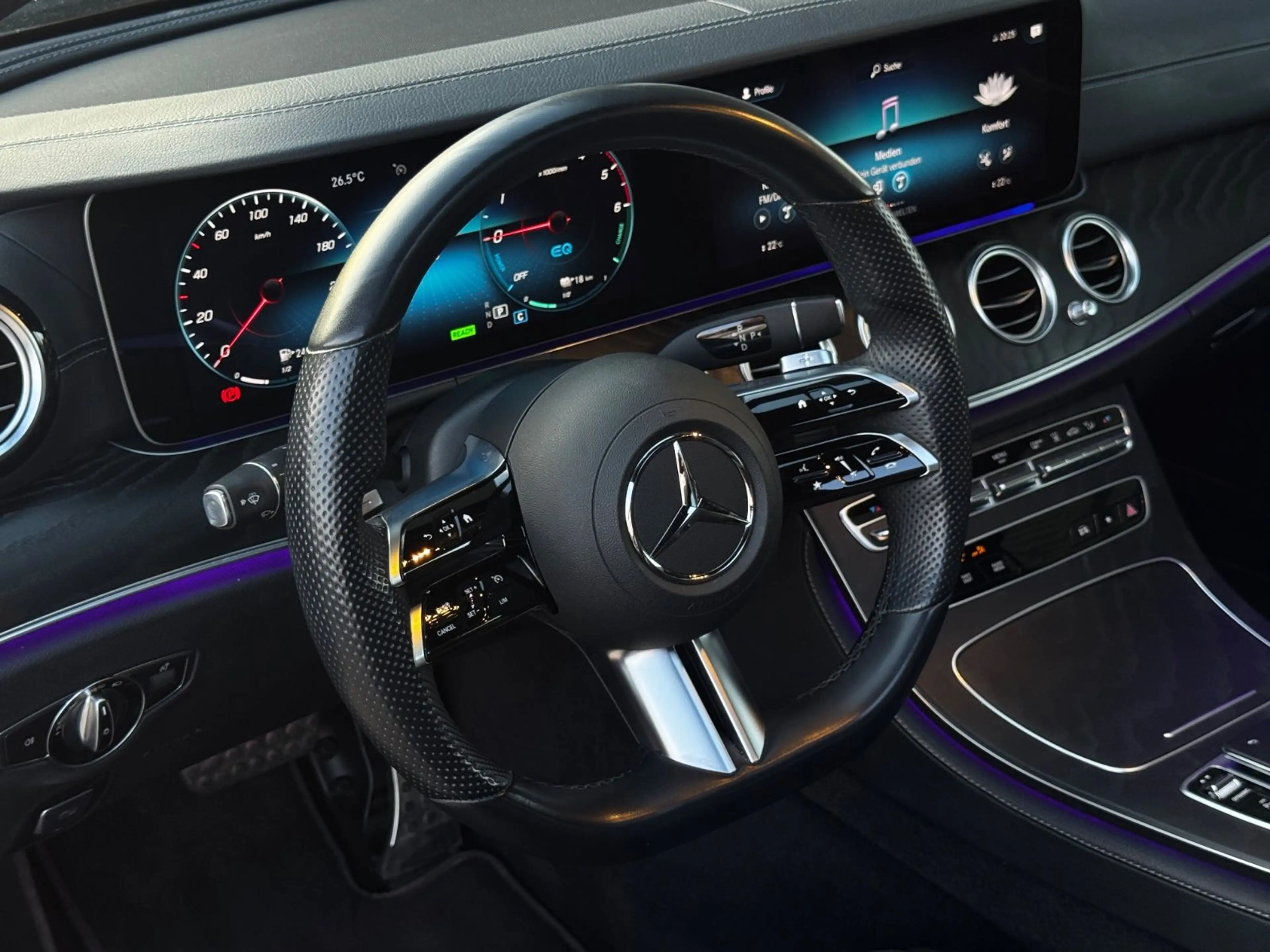 Mercedes-Benz E 300 de AMG 4MATIC/PANO/BURMESTER/MEMORY/NIGHT — photo 14