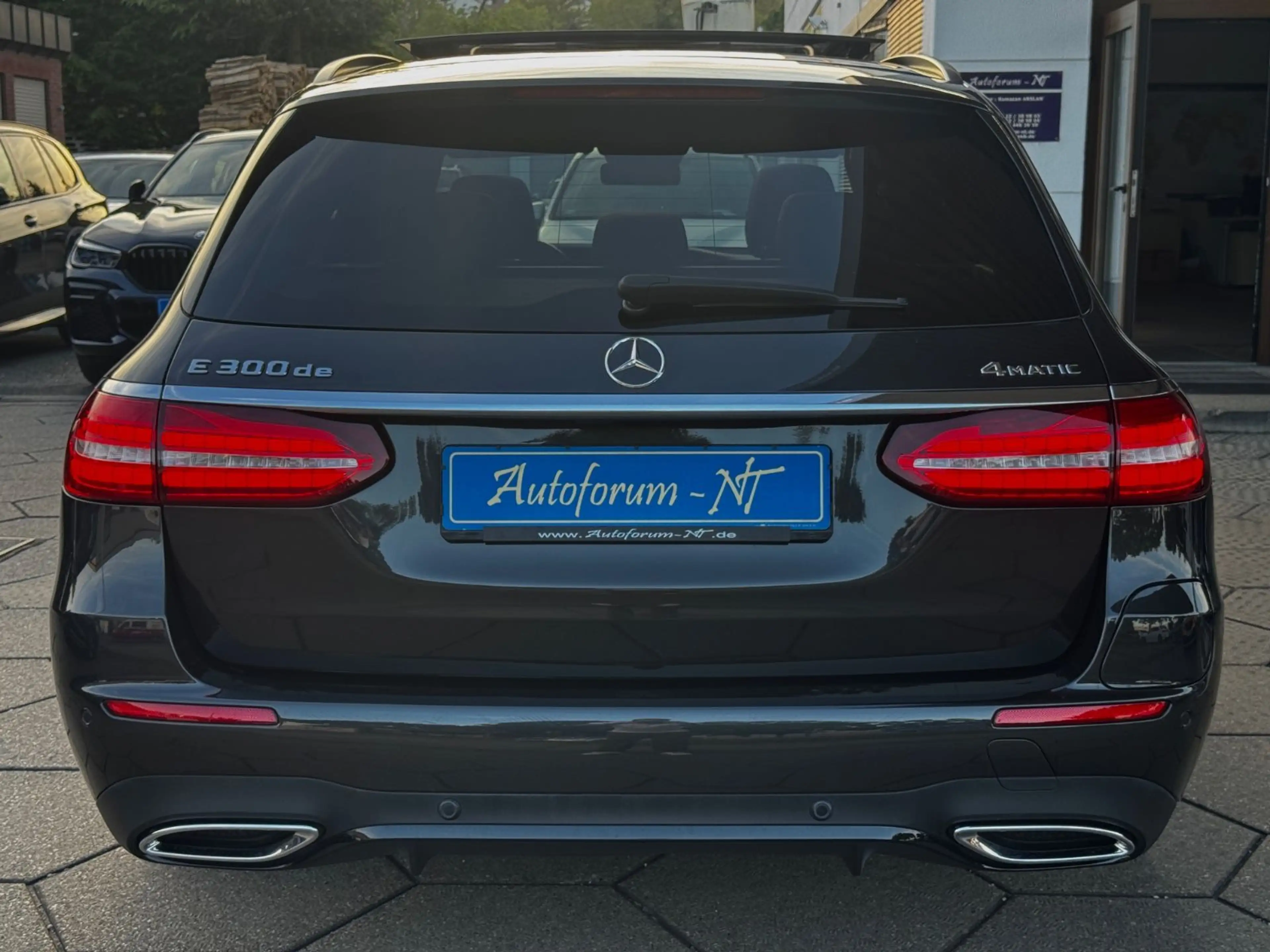 Mercedes-Benz E 300 de AMG 4MATIC/PANO/BURMESTER/MEMORY/NIGHT — photo 8