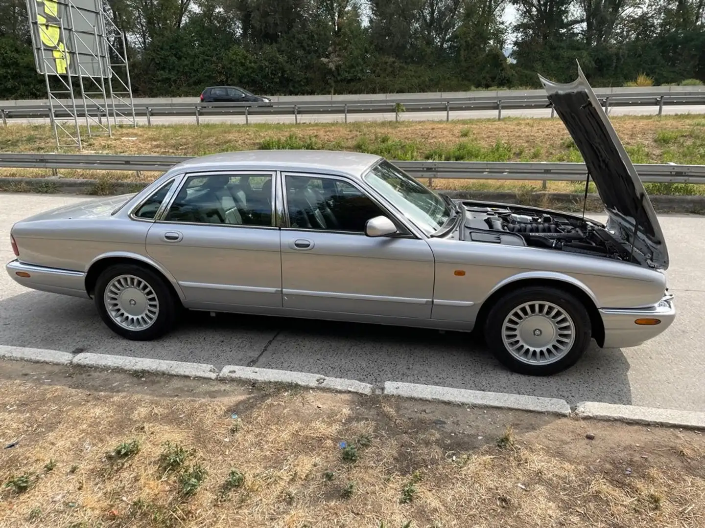Jaguar XJ8 XJ 4.0 Executive Argent - 2