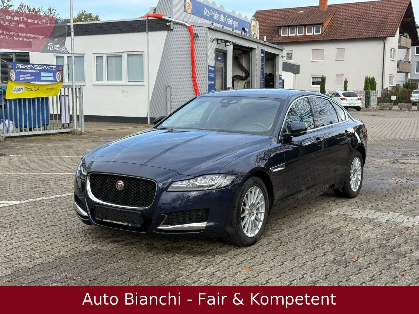 Jaguar XF Prestige 25d Blau - 1