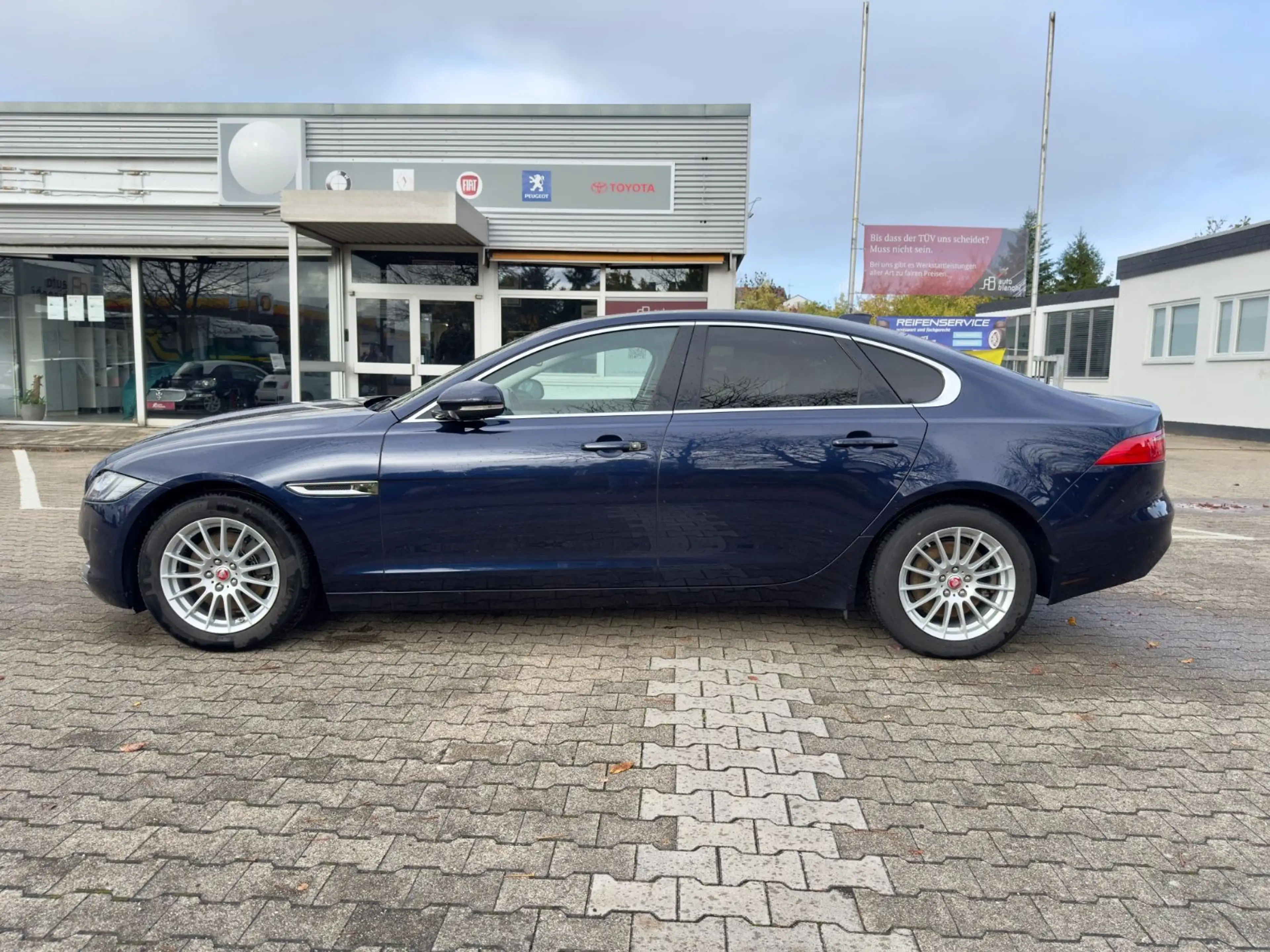Jaguar XF Prestige 25d — photo 4
