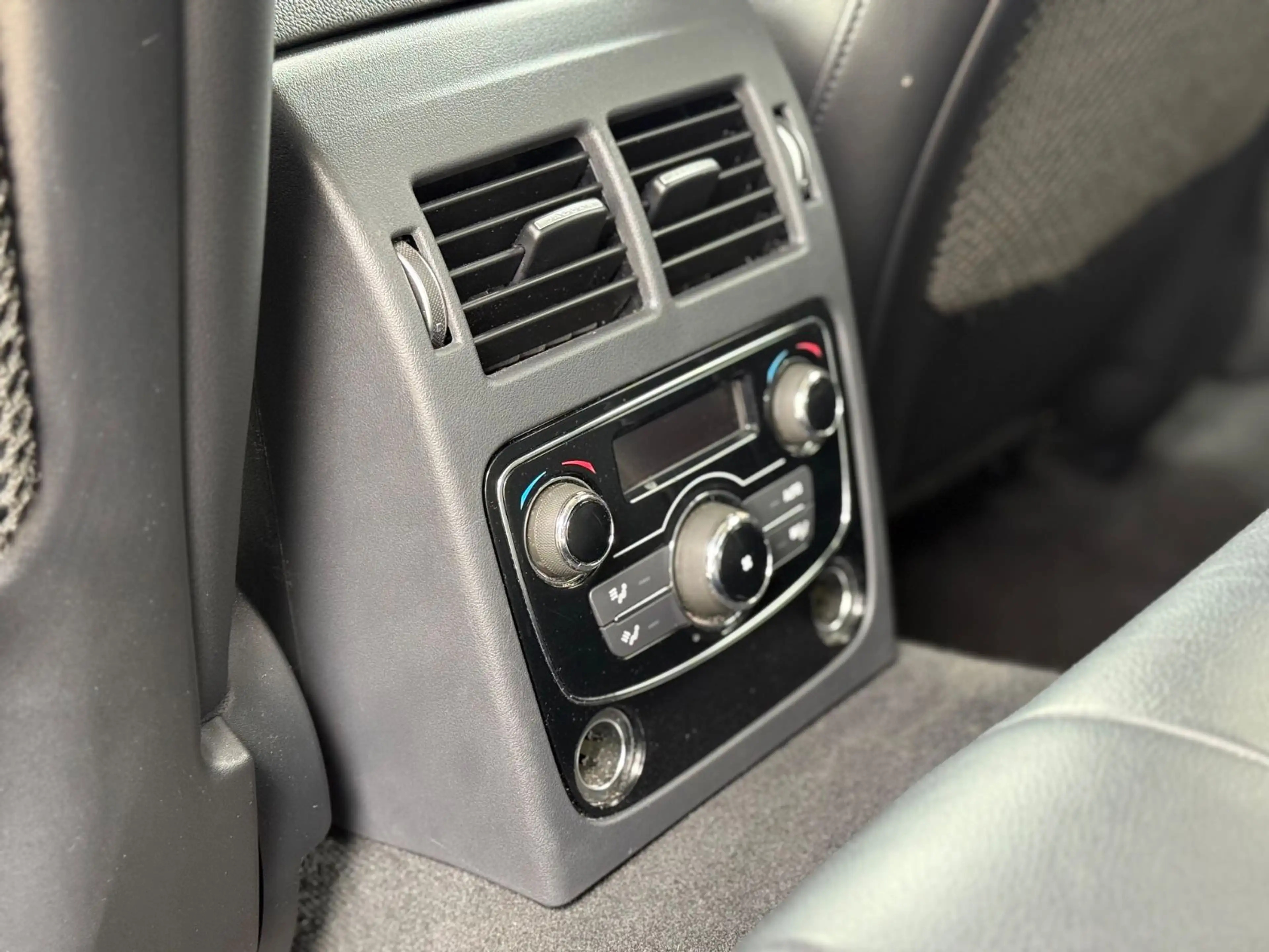 Jaguar XF Prestige 25d — photo 14