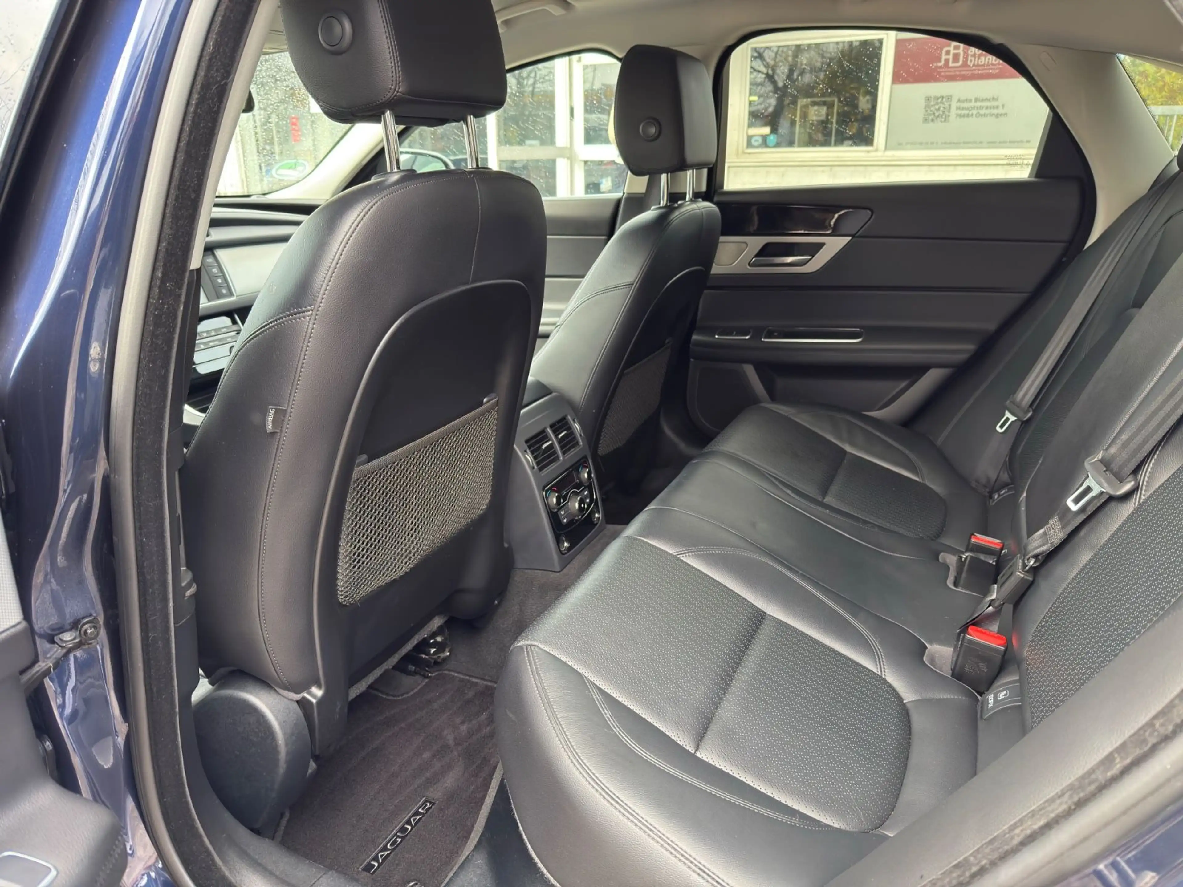 Jaguar XF Prestige 25d — photo 13