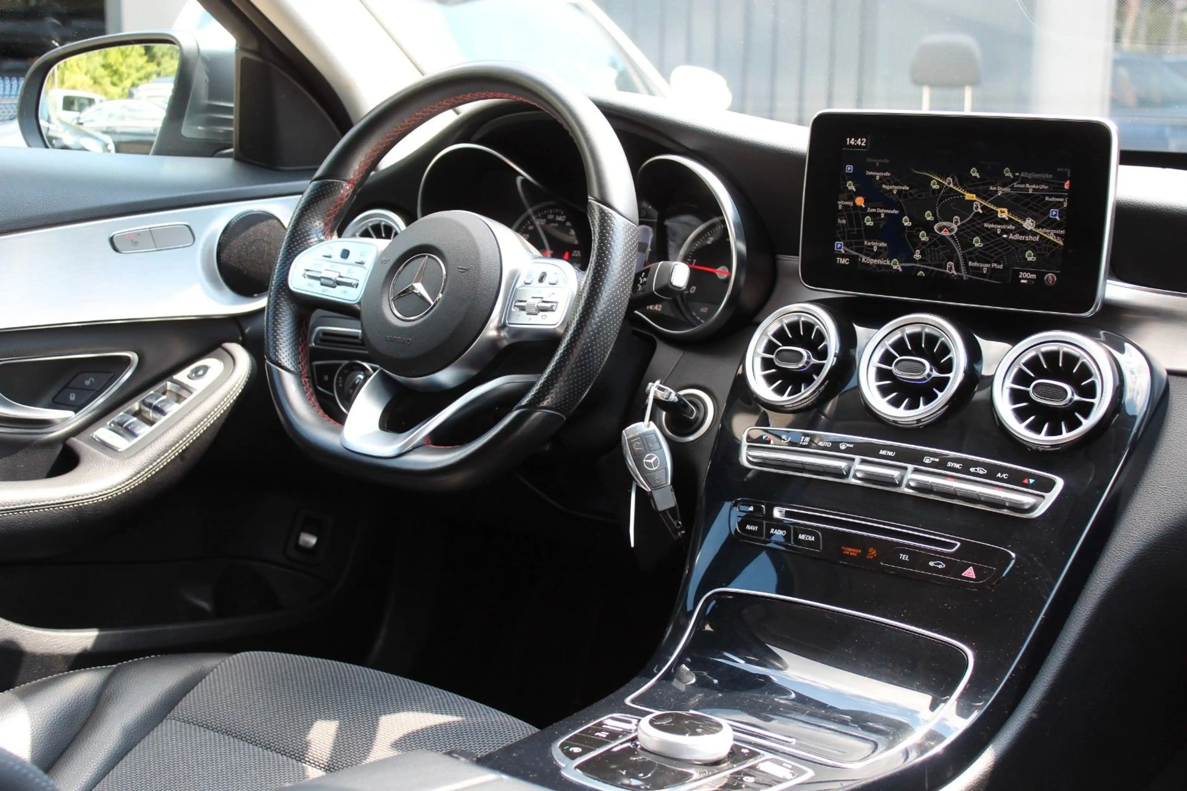 Mercedes-Benz C 250 d 9-G LED NAVI KAMERA PDC EURO6 — photo 12