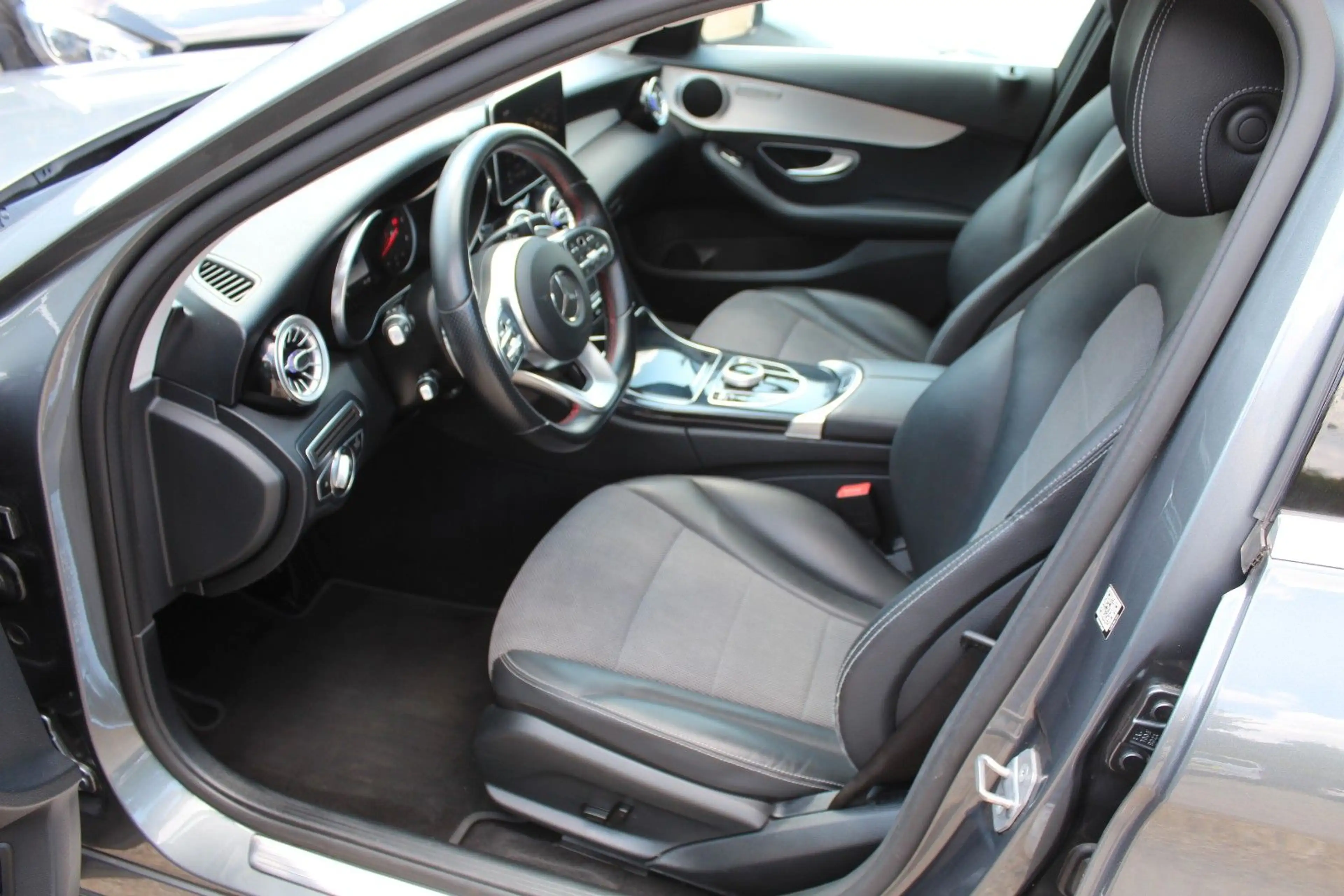 Mercedes-Benz C 250 d 9-G LED NAVI KAMERA PDC EURO6 — photo 15