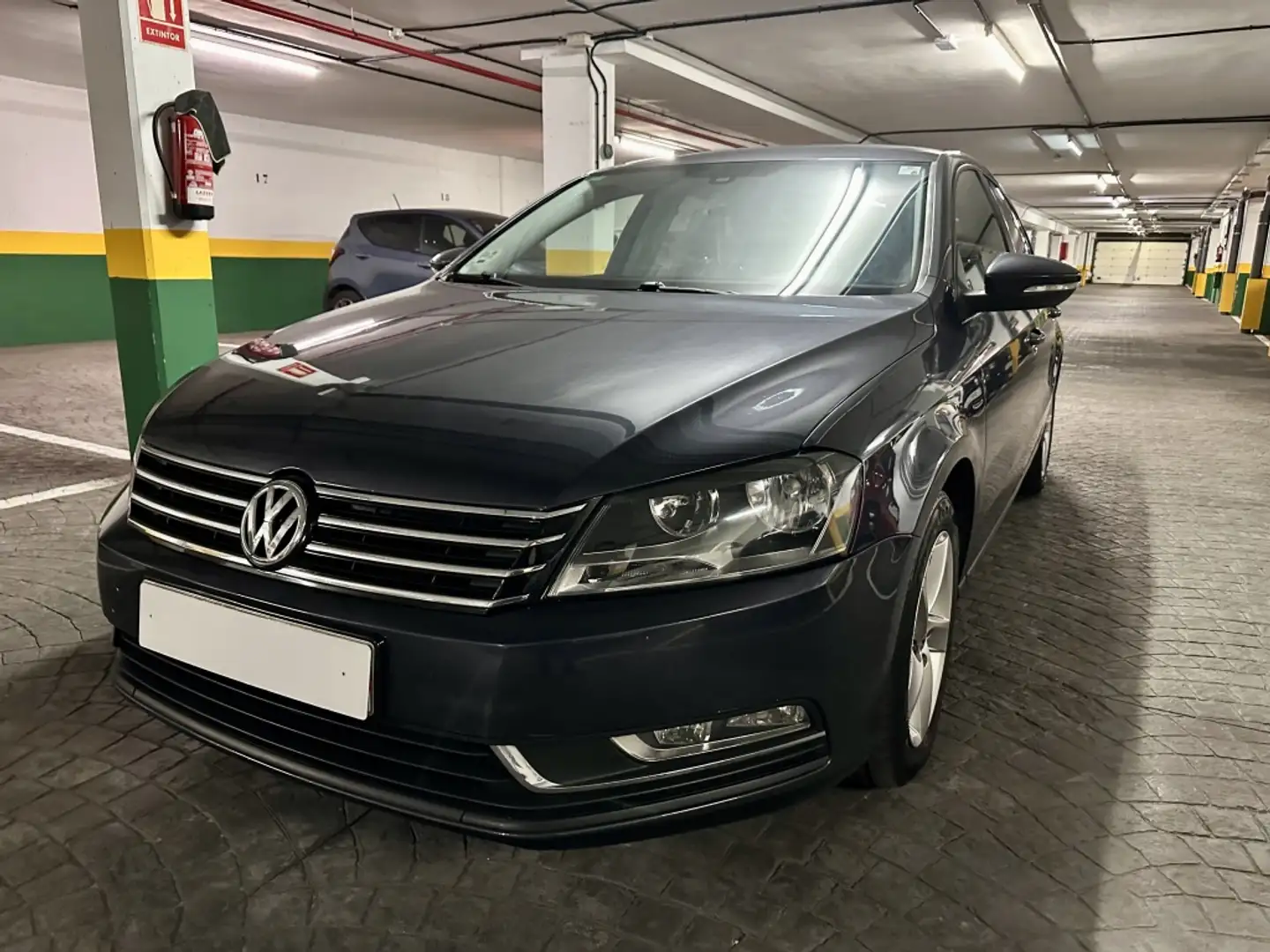 Volkswagen Passat 1.6TDI BlueMotion Gris - 1