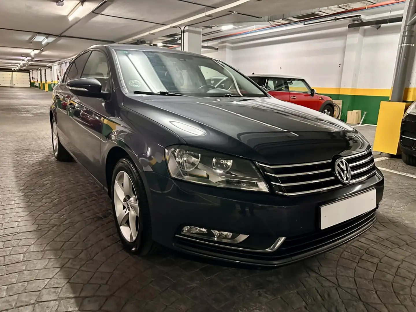 Volkswagen Passat 1.6TDI BlueMotion Gris - 2
