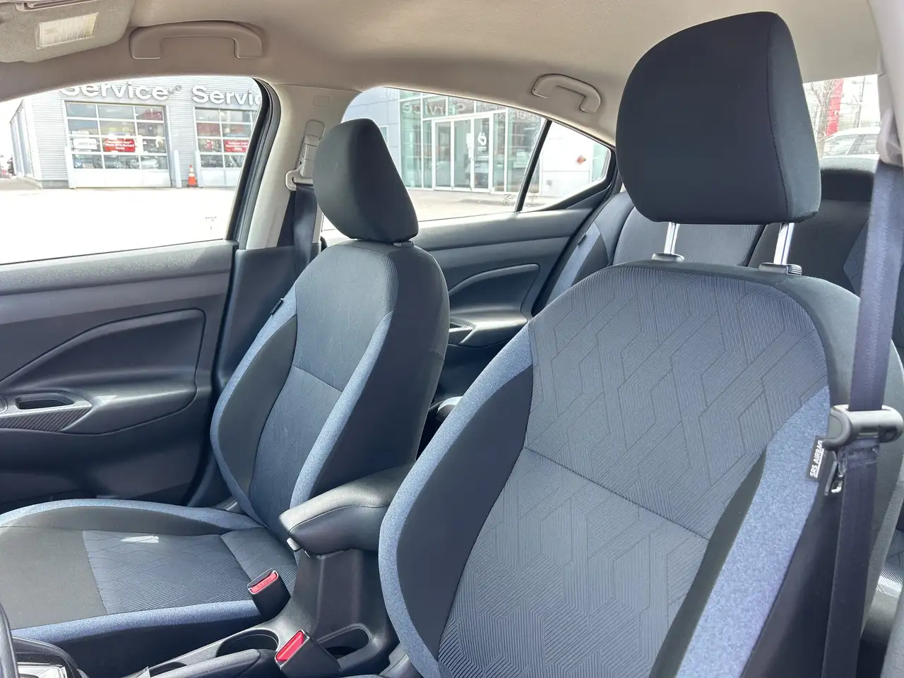 Nissan Versa снимка Nissan Versa