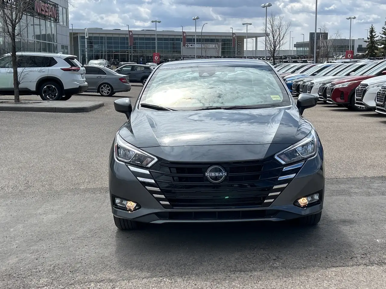 Nissan Versa снимка Nissan Versa