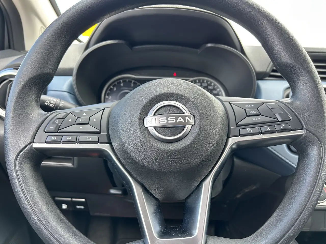 Nissan Versa снимка Nissan Versa