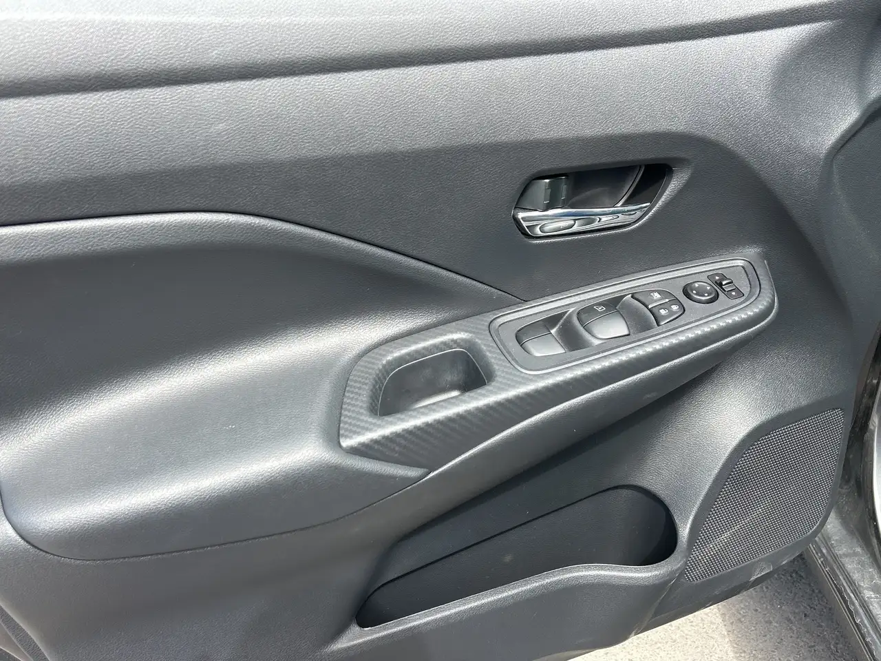 Nissan Versa снимка Nissan Versa
