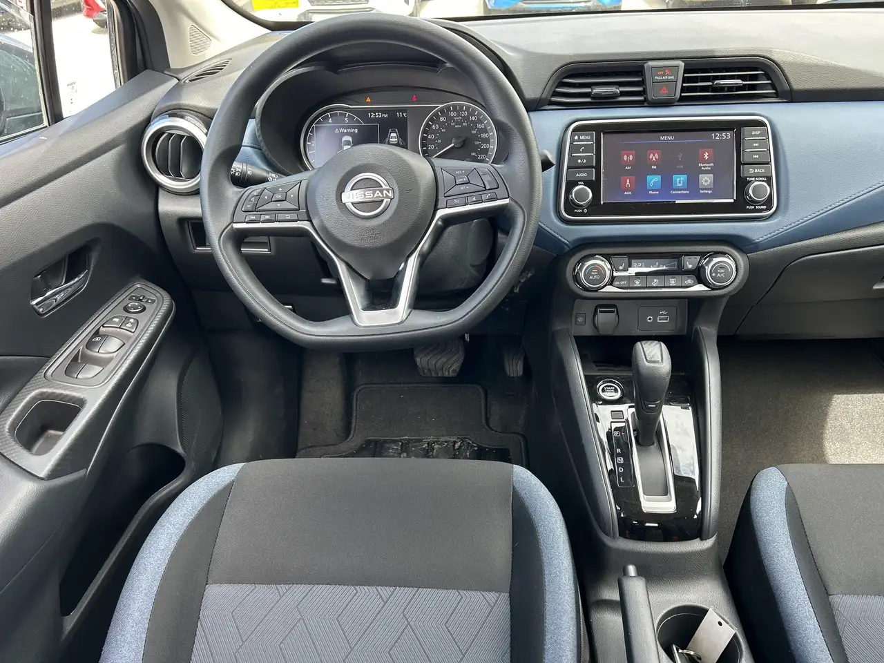 Nissan Versa снимка Nissan Versa