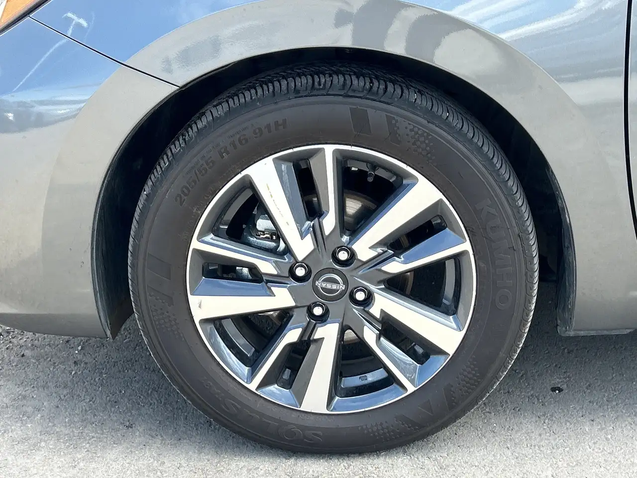 Nissan Versa снимка Nissan Versa