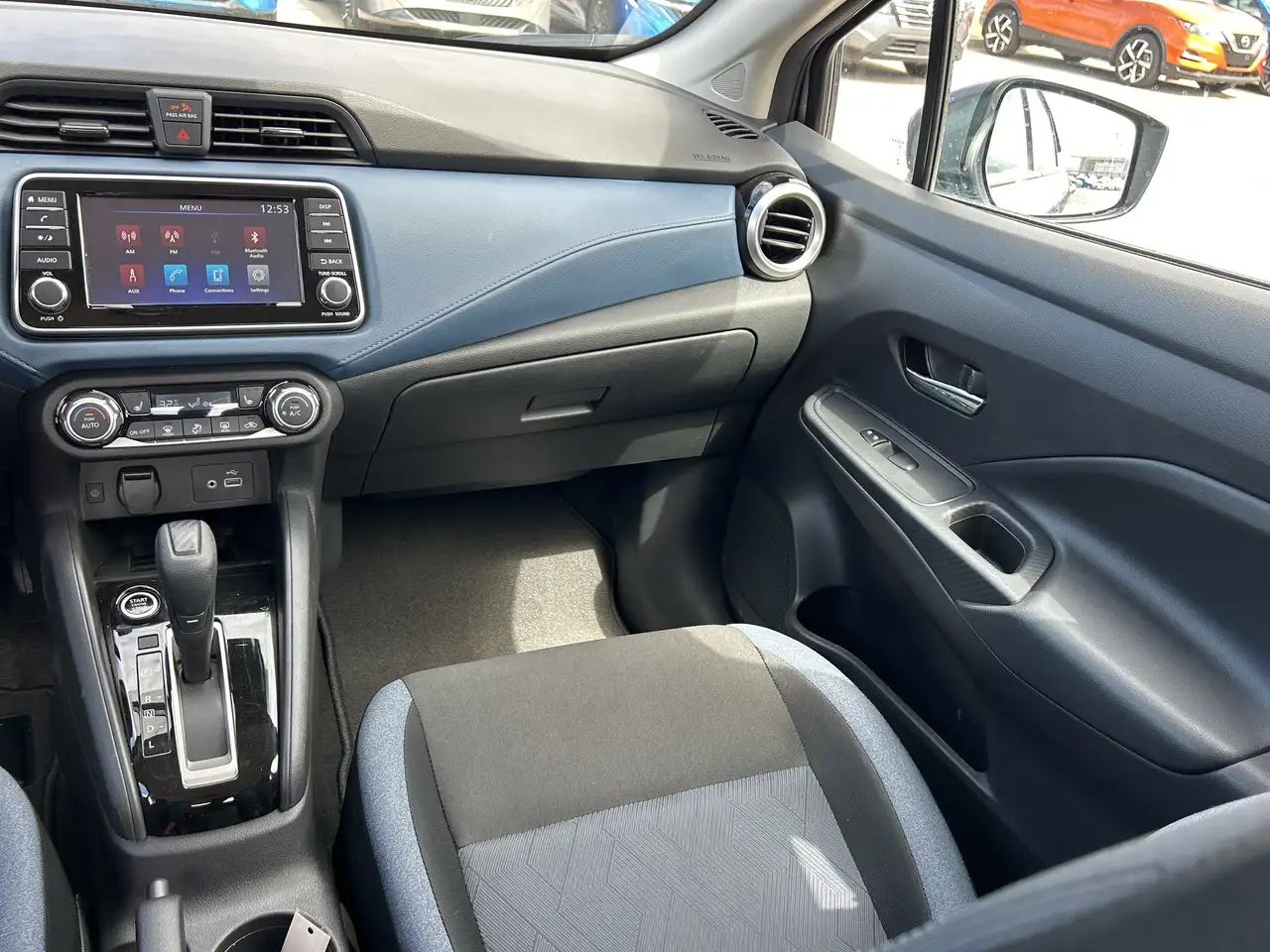 Nissan Versa снимка Nissan Versa