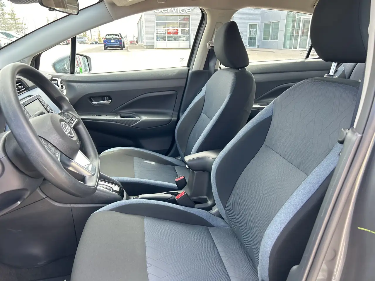 Nissan Versa снимка Nissan Versa