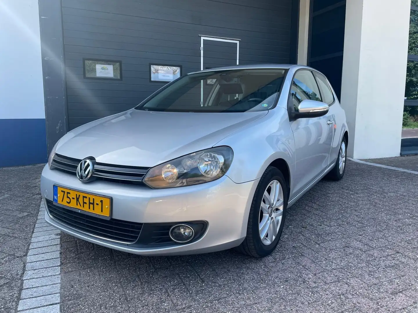 Volkswagen Golf 1.4 TSI Highline 3drs. PANO cruise Grijs - 1