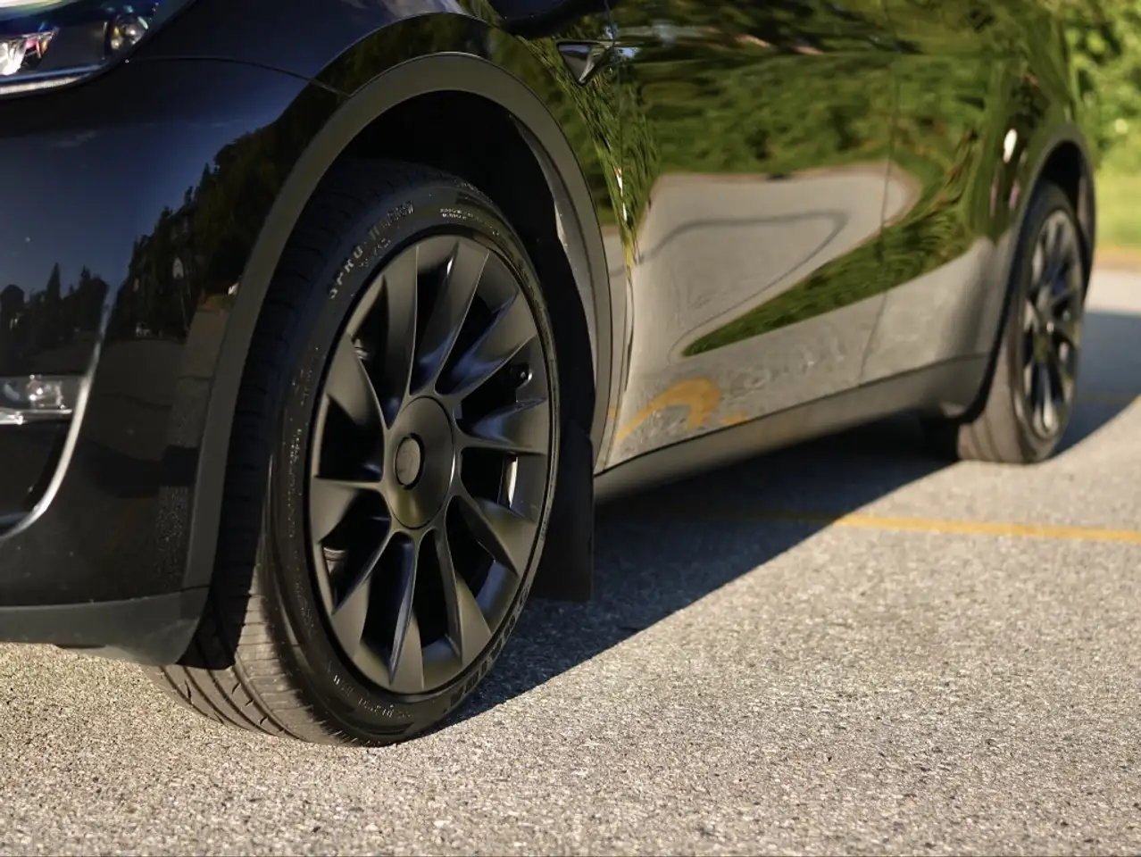 Tesla Model Y снимка Tesla Model Y